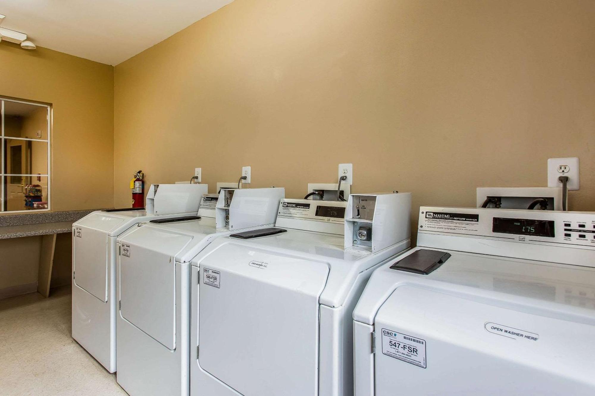 Suburban Studios Near University Of North Carolina-Charlotte Extérieur photo